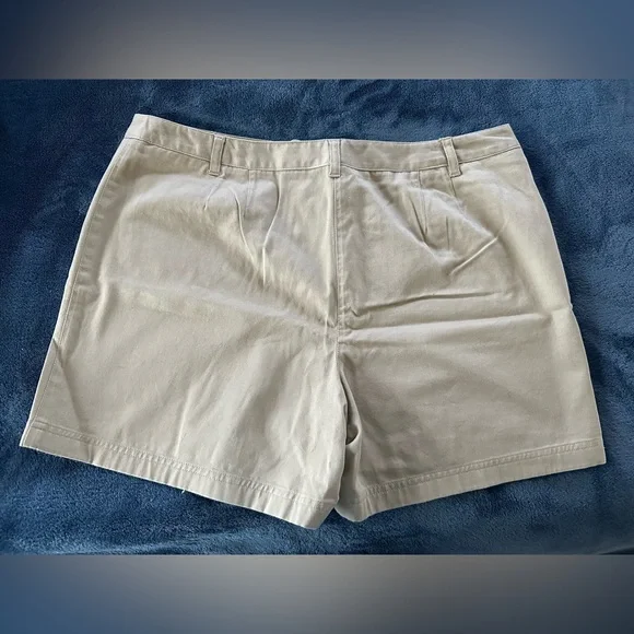 Ann Taylor Loft Khaki Front-Pocket Shorts | Size 14 - Picture 4 of 6